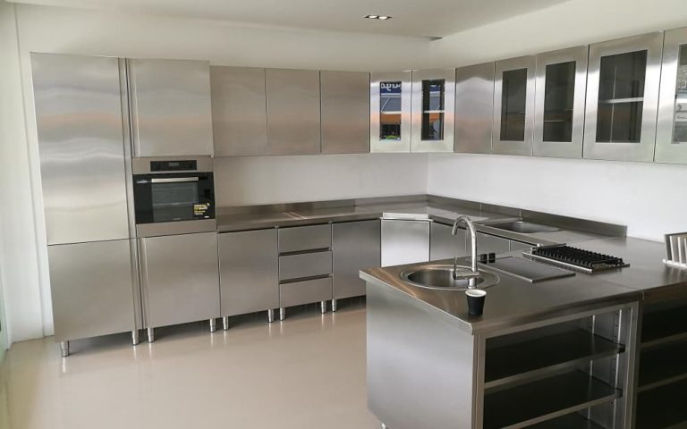 Você sabia que o inox pode transformar a organização da sua cozinha?
