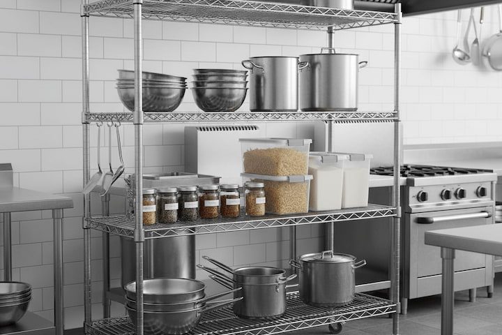 Estante de inox para cozinha industrial: conheça suas vantagens e onde comprar